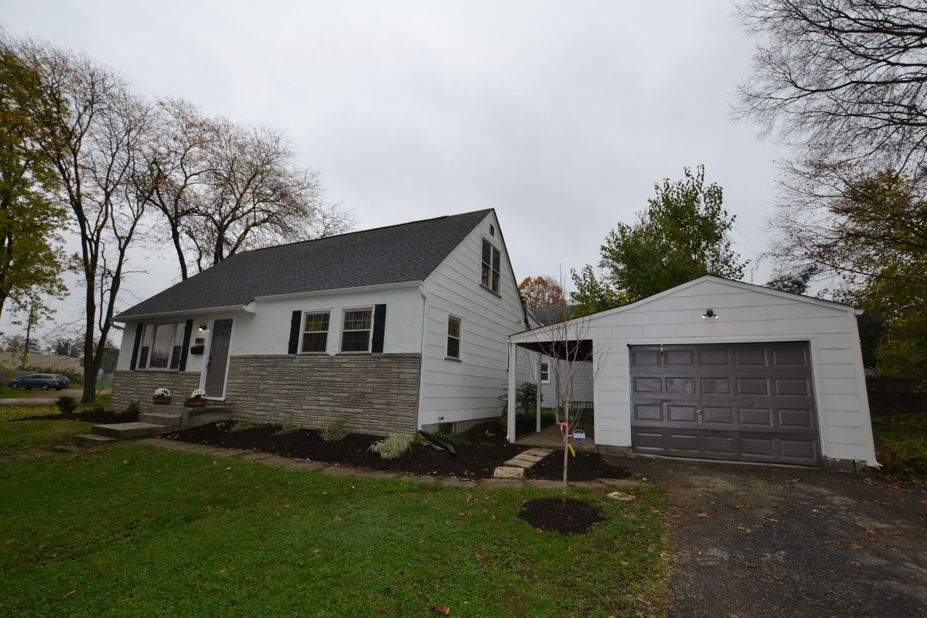 Property Photo: 1915 Greenway N Avenue OH 43219