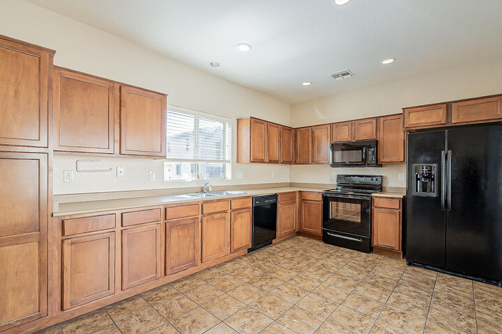 Property Photo: 4716 E Laurel Avenue AZ 85234