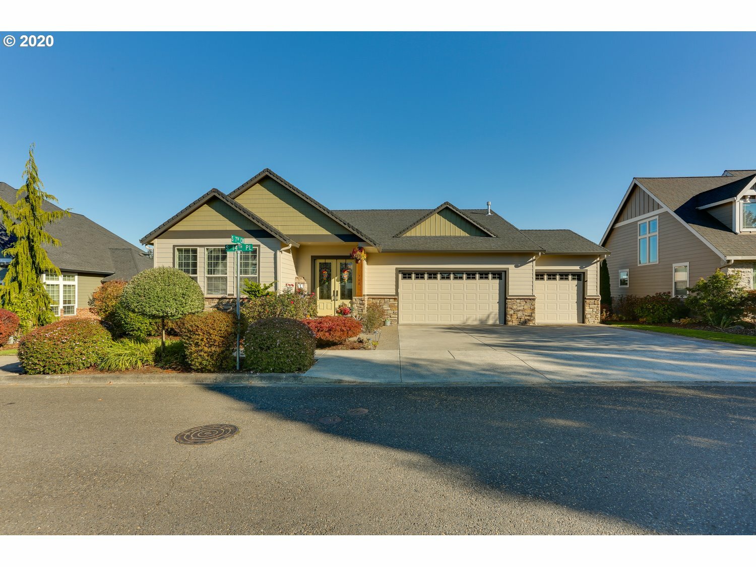 Property Photo: 700 S 14th Pl WA 98642