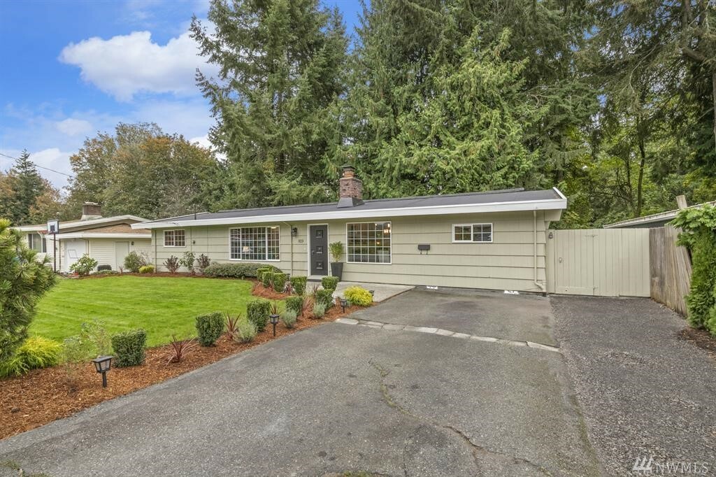 Property Photo:  819 Hanford Ave  WA 98310 