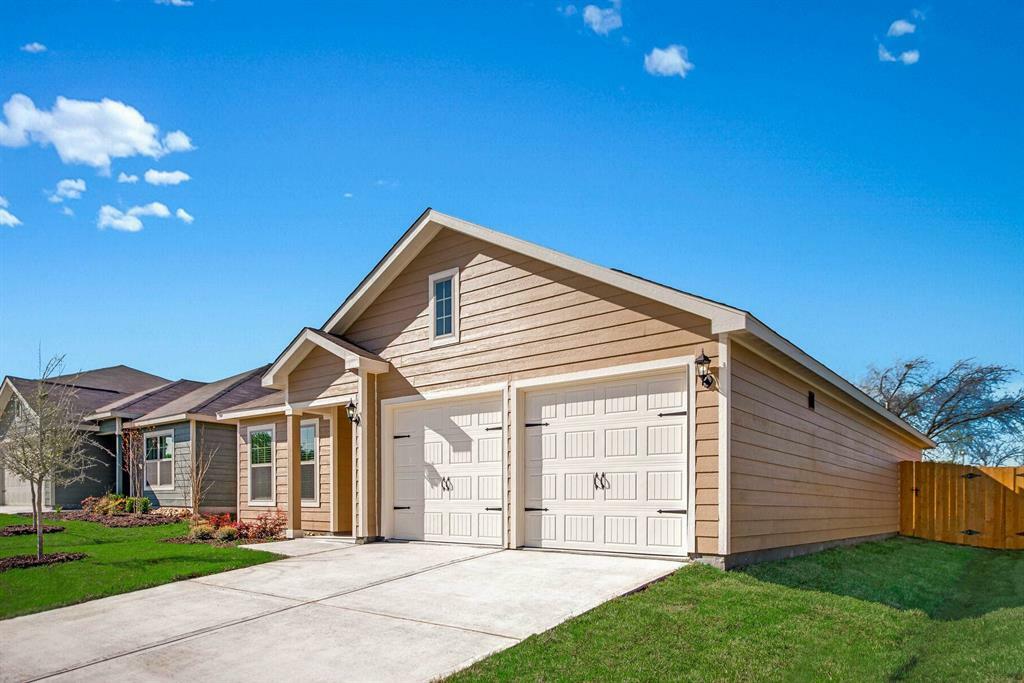 Property Photo: 8209 Smokey Creek Pass TX 76179