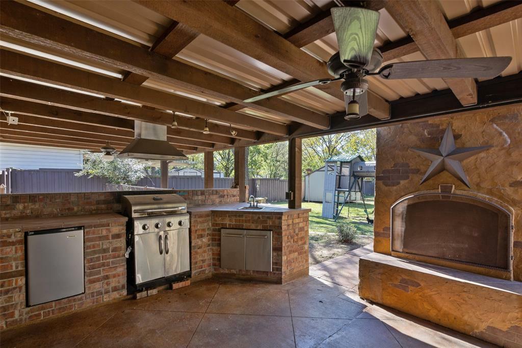 Property Photo:  1101 N Preston Street  TX 75119 