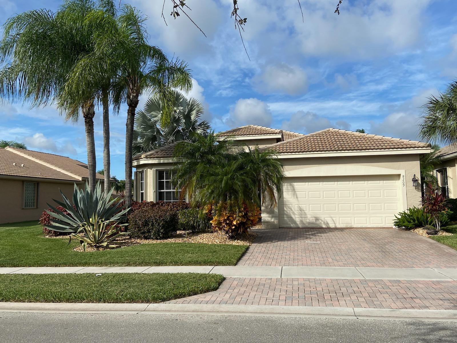 Property Photo: 8209 La Jolla Vista Lane FL 33467