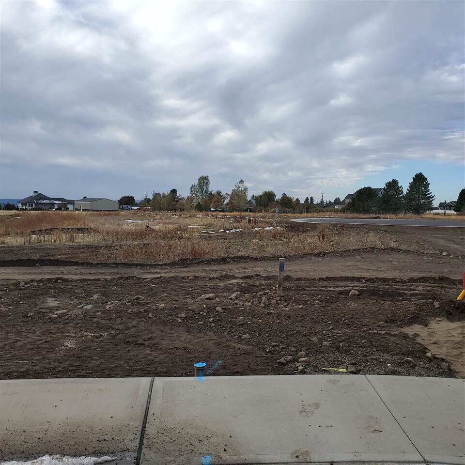 Property Photo: 8301 N Oak St WA 99205