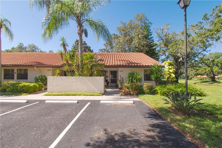 Property Photo:  8402 Gardens Circle  FL 34243 