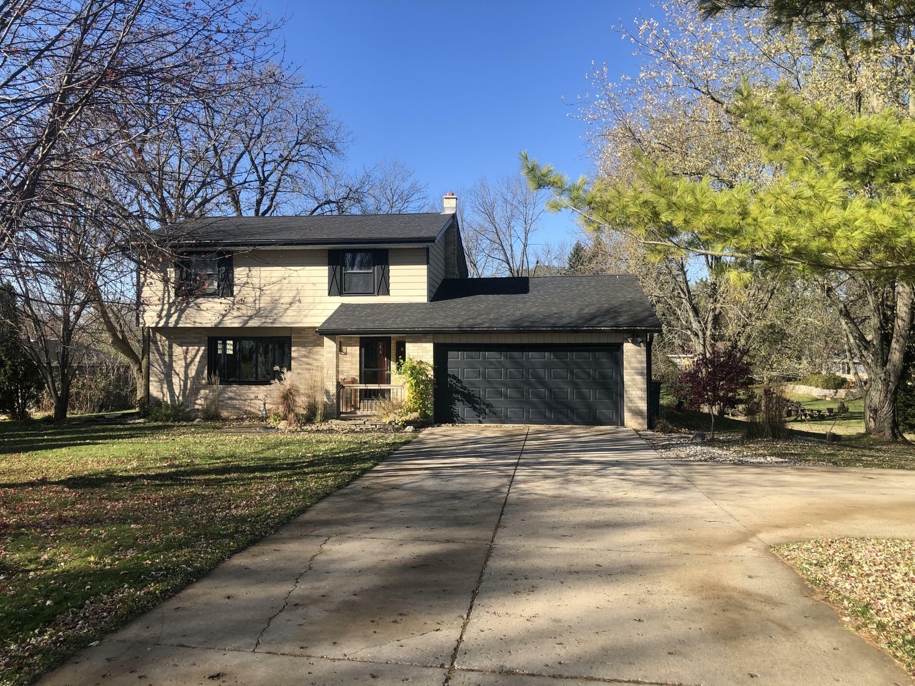 Property Photo:  445 Riverview Dr  WI 53024 