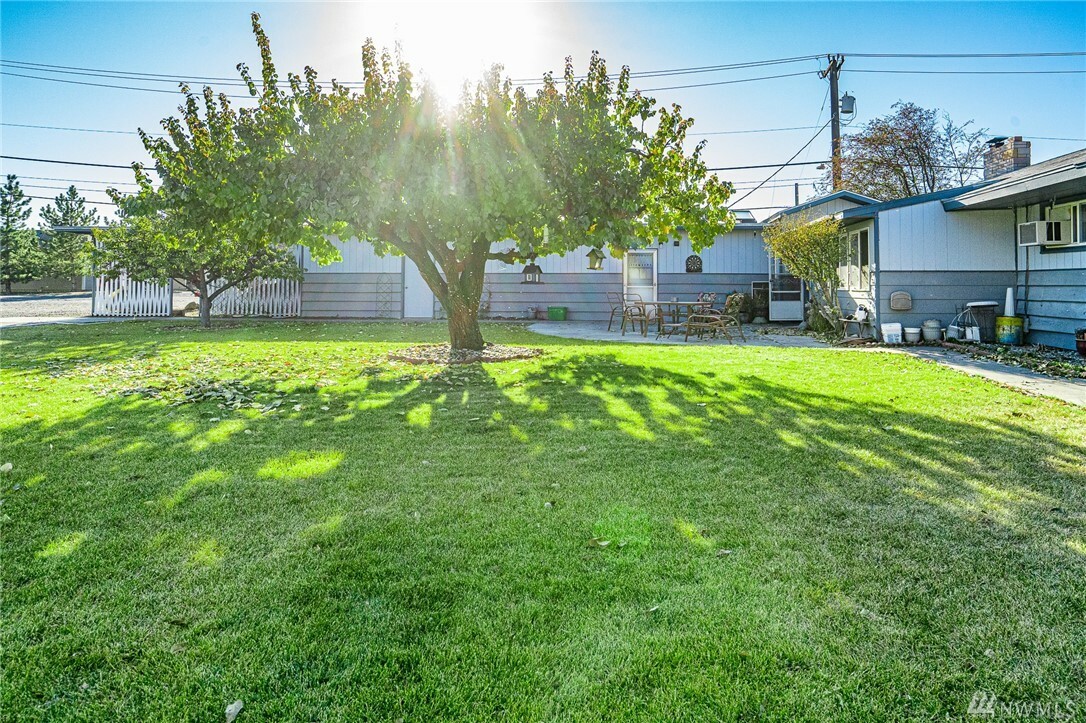 Property Photo:  280 C St  WA 98823 