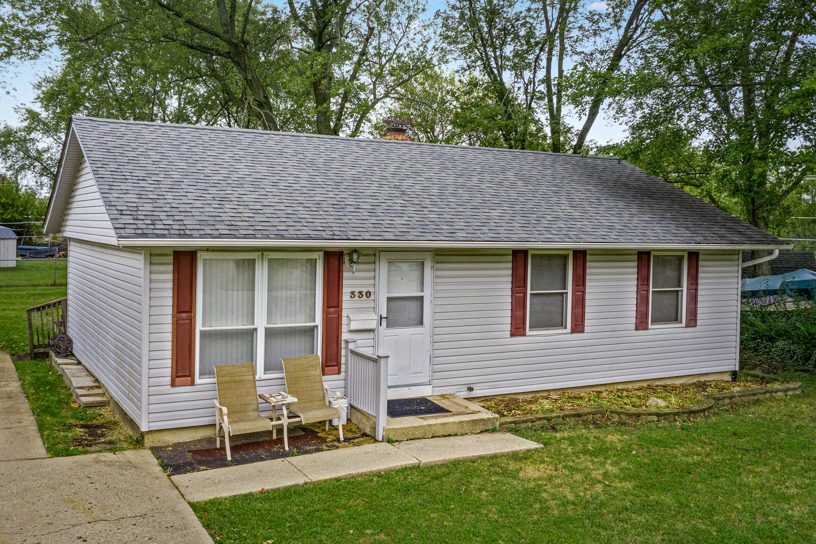 Property Photo: 330 West Kennedy Drive IL 60107