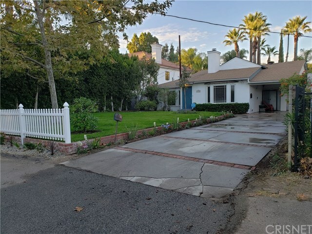 Property Photo:  12715 Weddington Street  CA 91607 