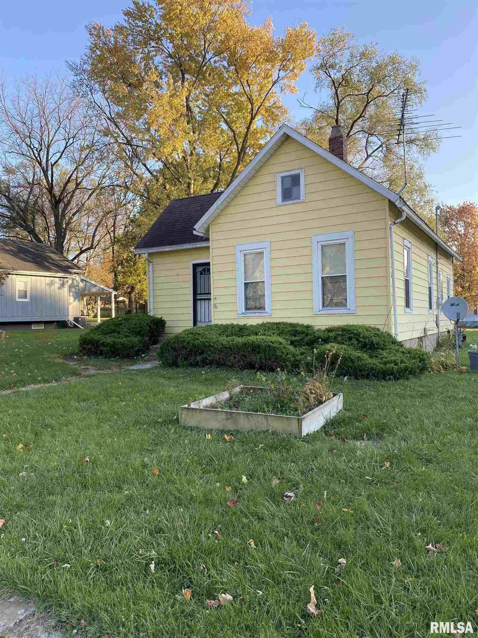 Property Photo: 186 W Mary Street IL 61401