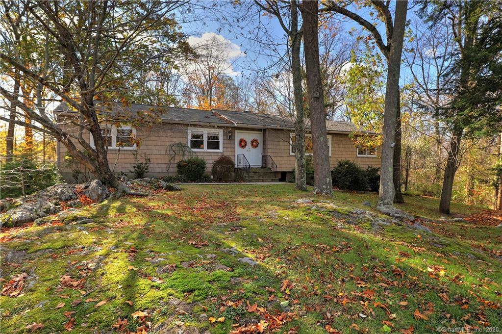 Property Photo:  686 South Greenbrier Drive  CT 06477 