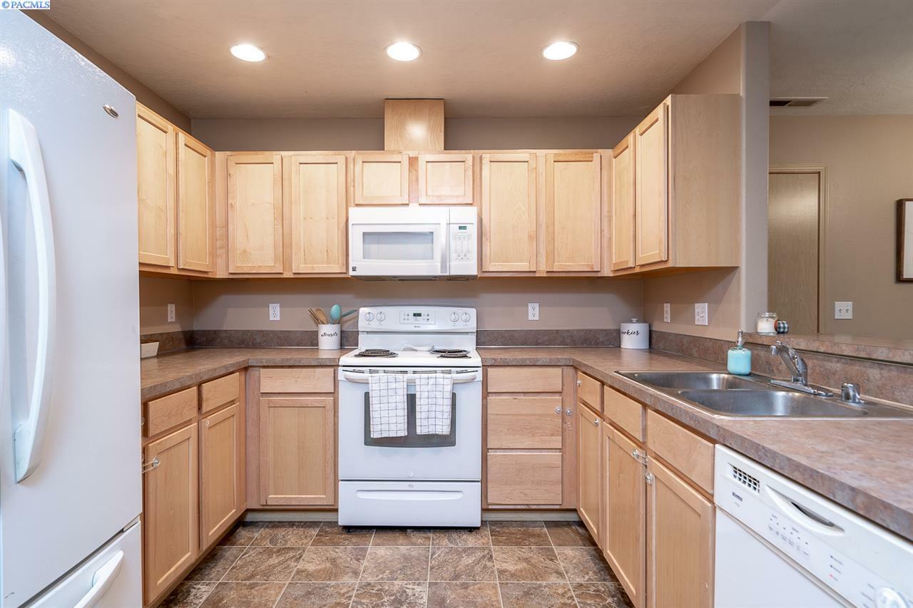 Property Photo: 2601 Jason Loop WA 99352