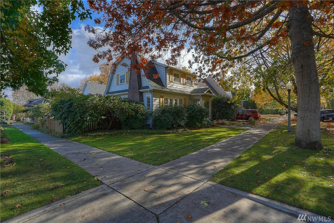 Property Photo:  2221 N Union Ave  WA 98406 