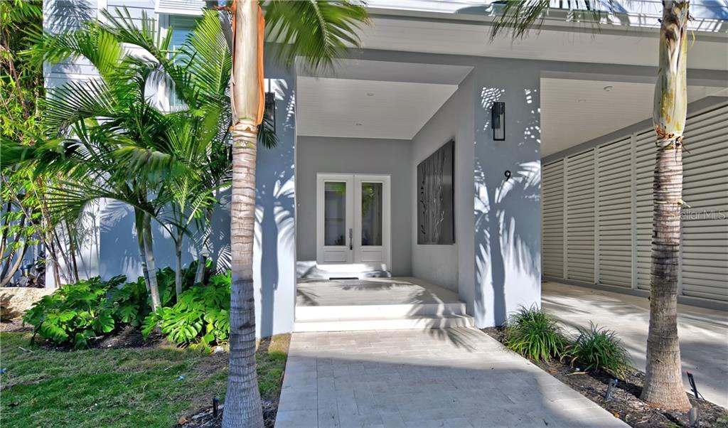 Property Photo: 5005 Gulf Of Mexico Drive 9 FL 34228
