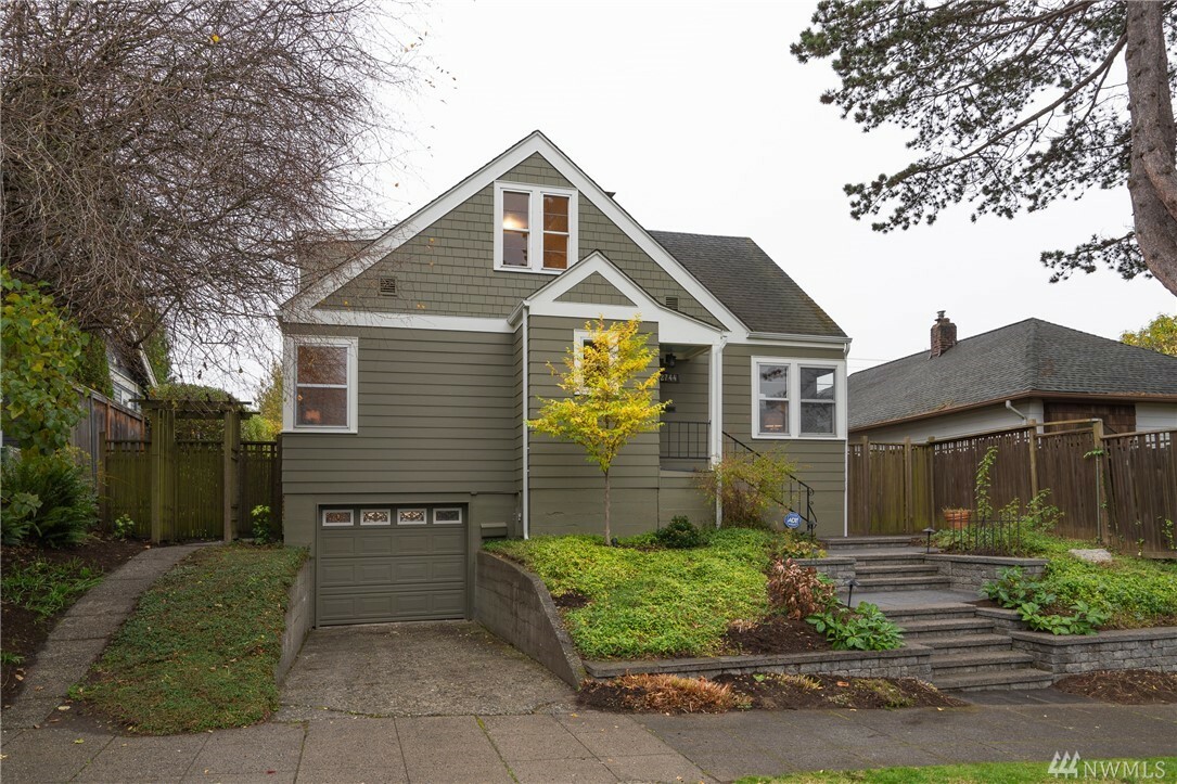 Property Photo:  2744 47th Ave SW  WA 98116 