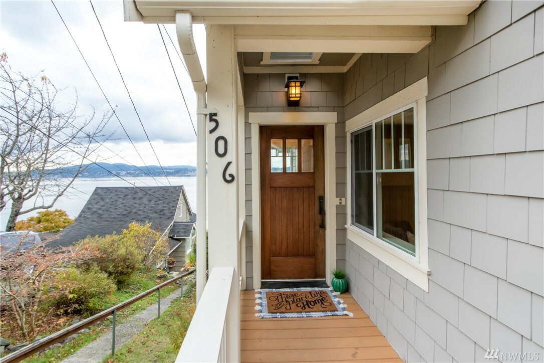 Property Photo:  506 Perry Ave N  WA 98366 