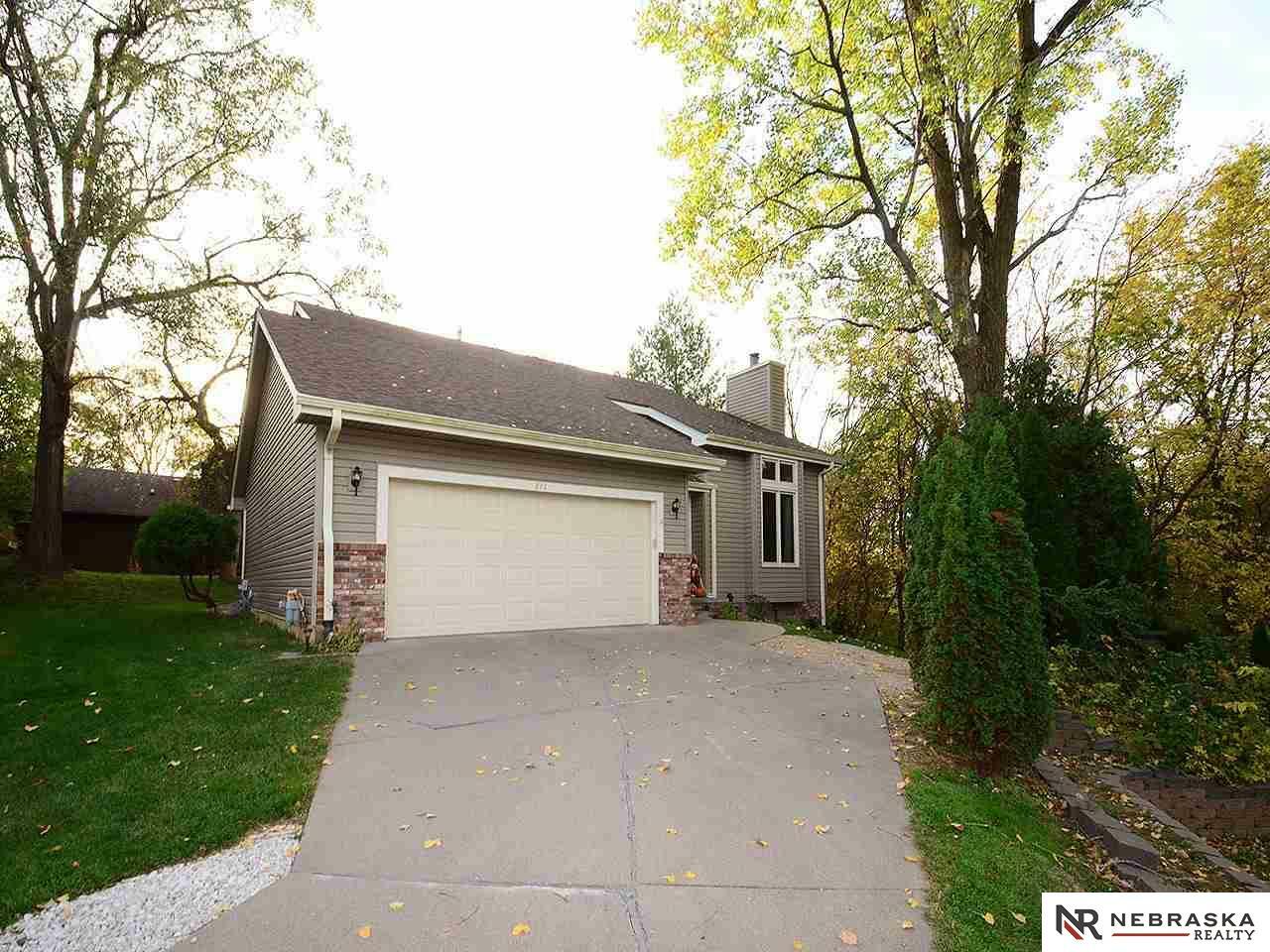 Property Photo:  813 Forestview  NE 68005 