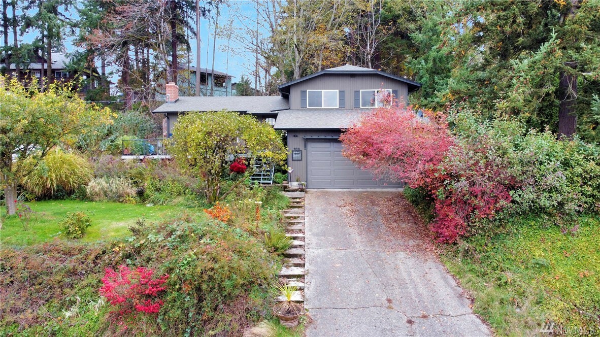 Property Photo:  106 66th Ave E  WA 98424 