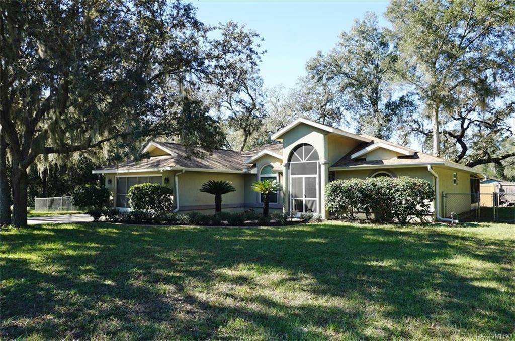 Property Photo:  80 N Twin Lake Drive  FL 34453 