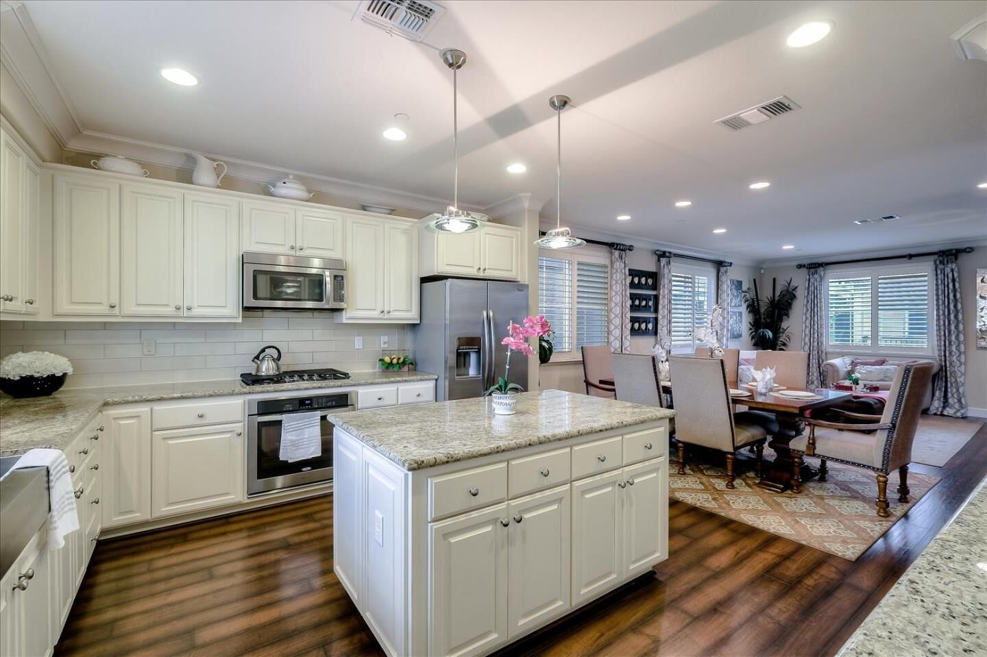 Property Photo:  122 Edmund Place  CA 94544 