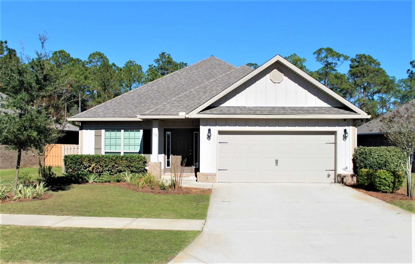 Property Photo: 379 Whitman Way FL 32439
