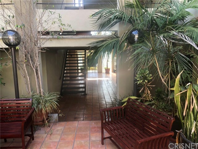 Property Photo:  1739 E Broadway 21  CA 90802 