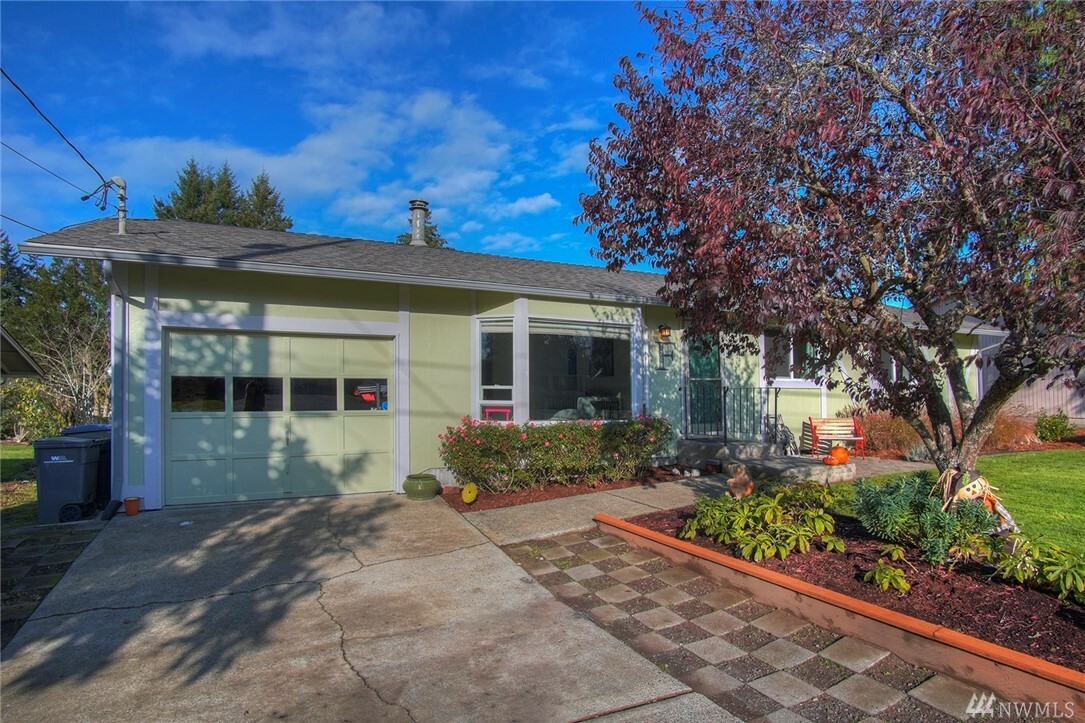 Property Photo:  2248 NW Clinton Ave  WA 98370 