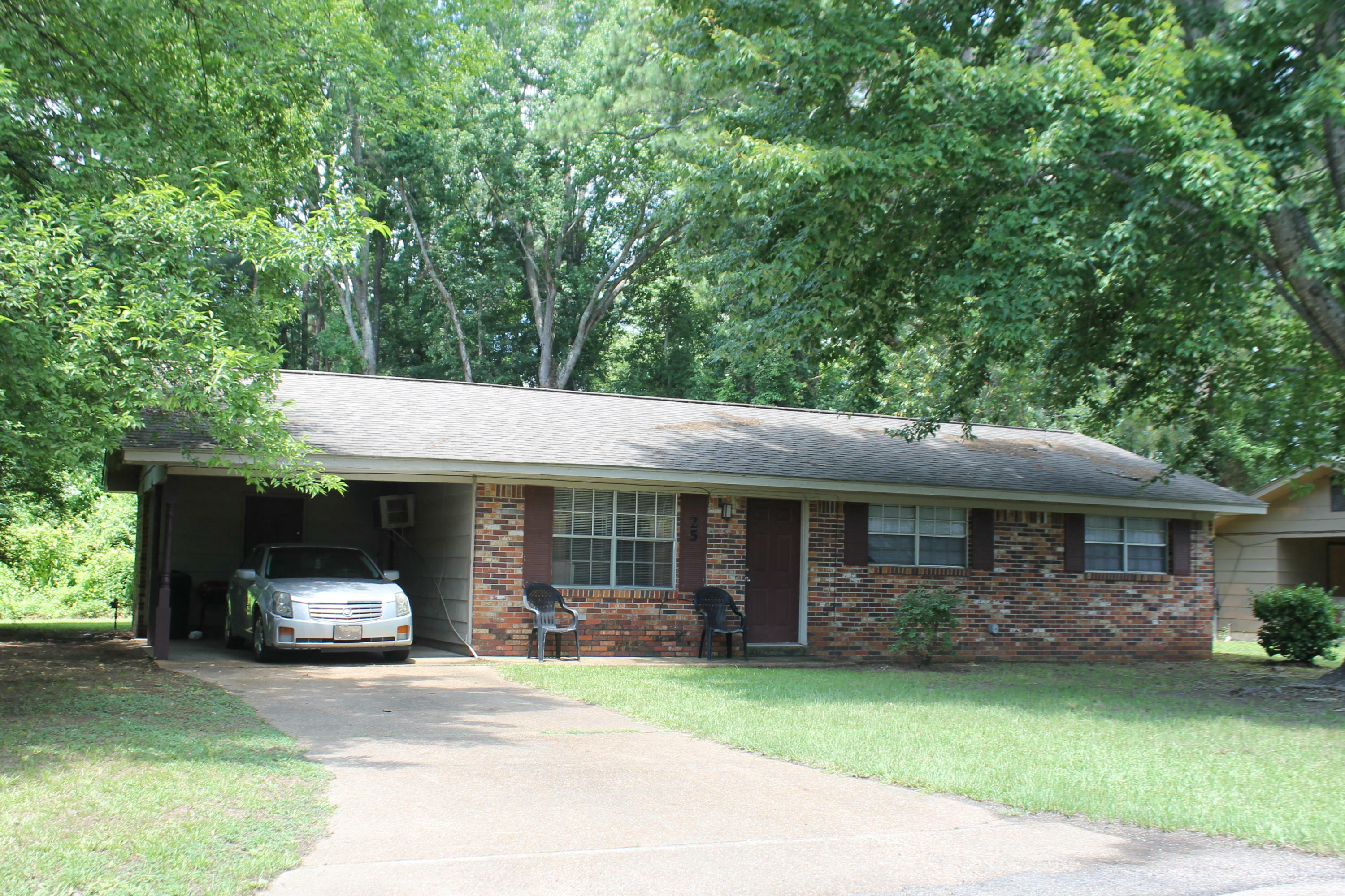 Property Photo:  25 Elmore St  MS 39702 