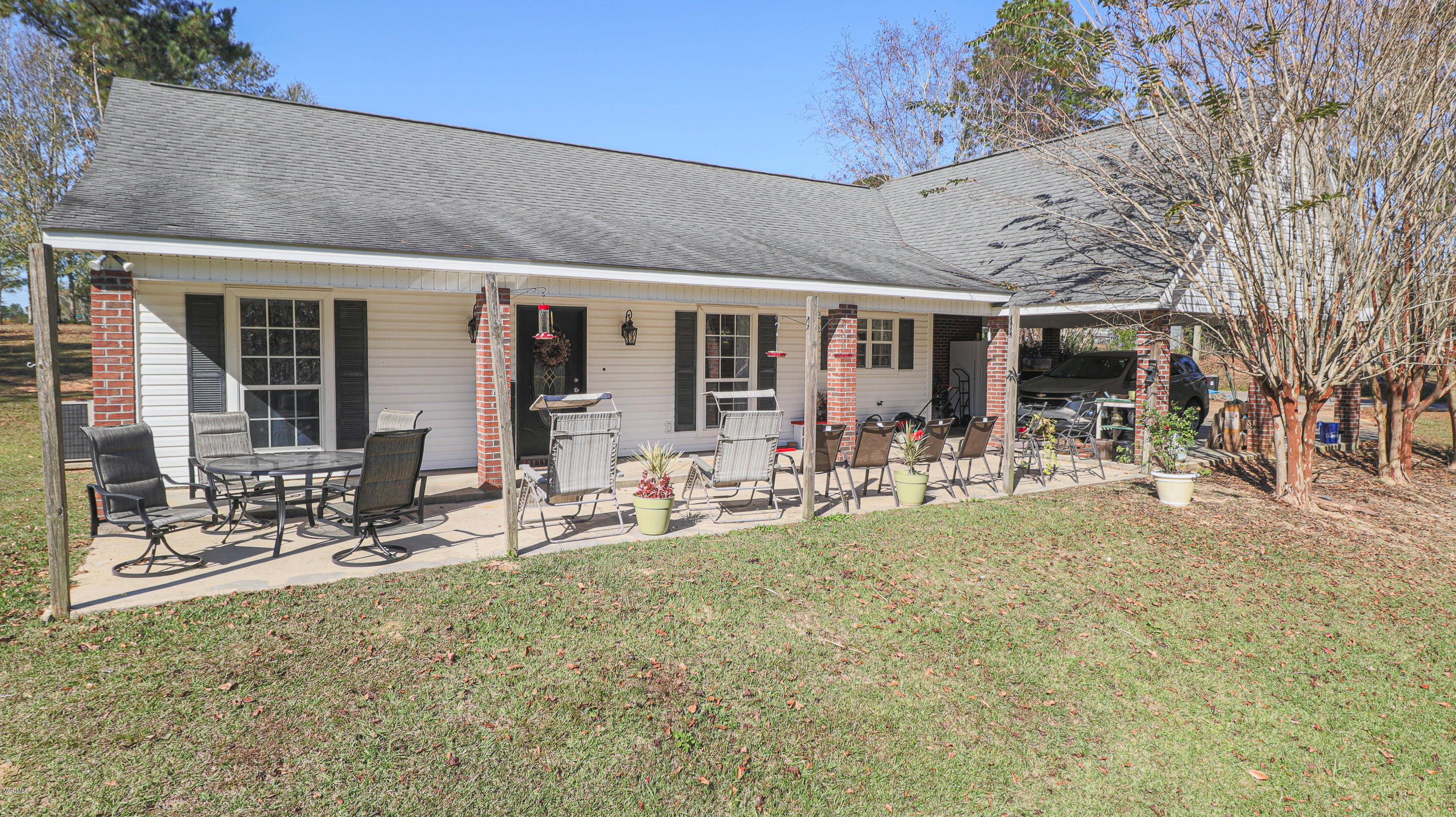 Property Photo:  822 W Miles Avenue  MS 39577 