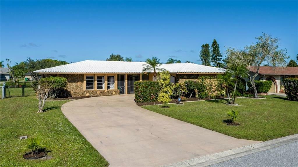 Property Photo:  18 Annapolis Ln  FL 33947 