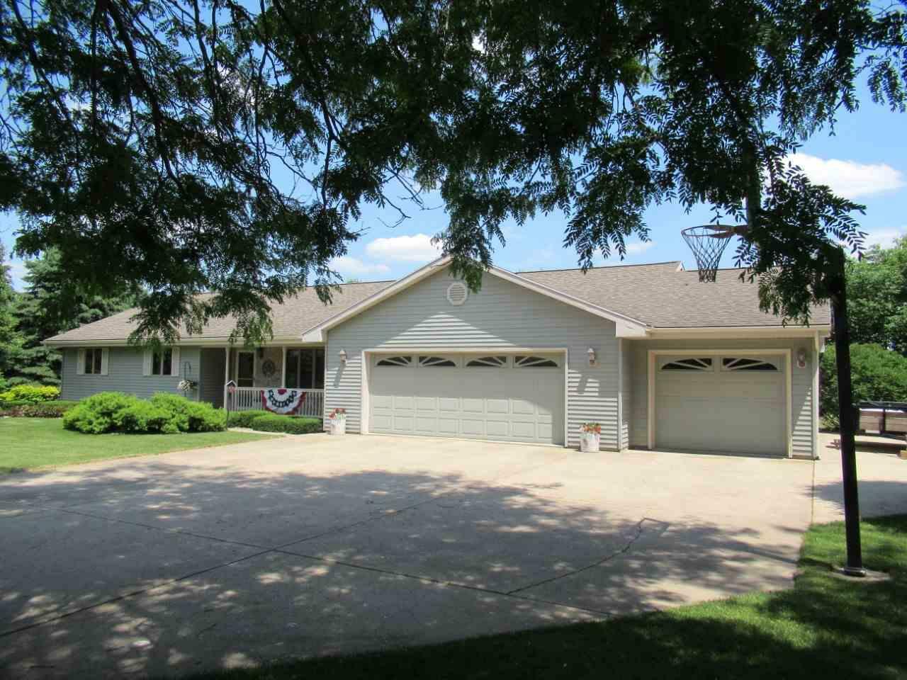 Property Photo:  8320 North Oak Ridge Dr  WI 53563 