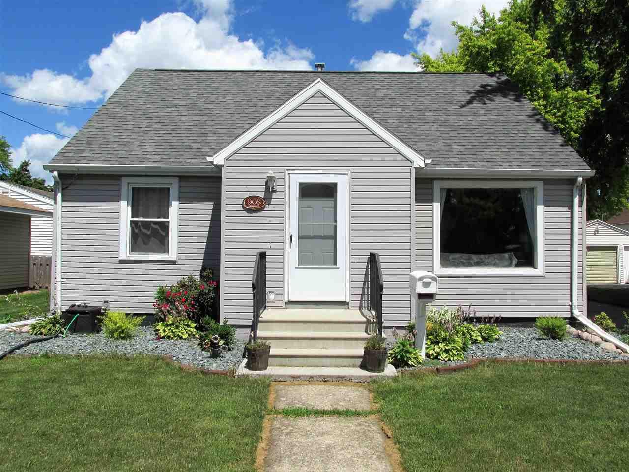 Property Photo:  908 Lincoln Street  WI 54952 