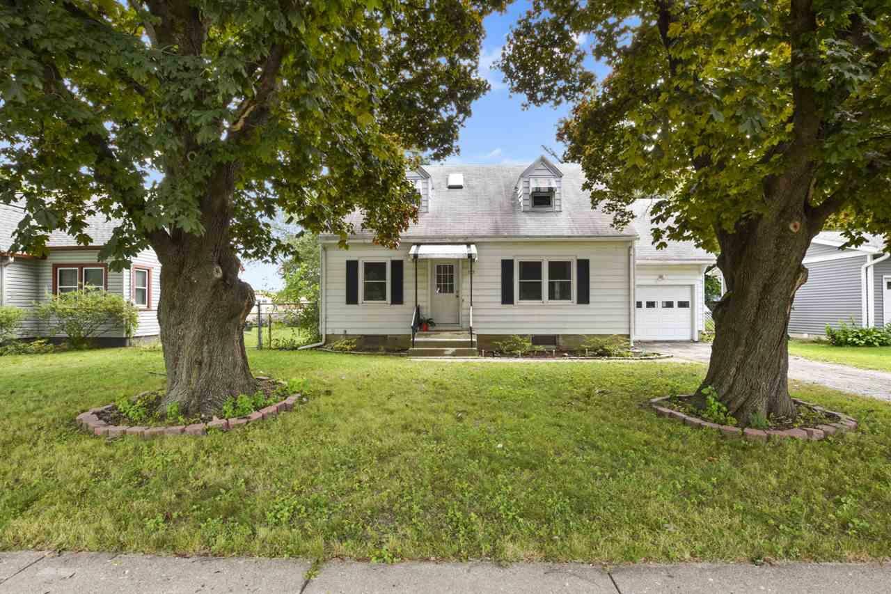 Property Photo:  909 North Fair Oaks Ave  WI 53714 