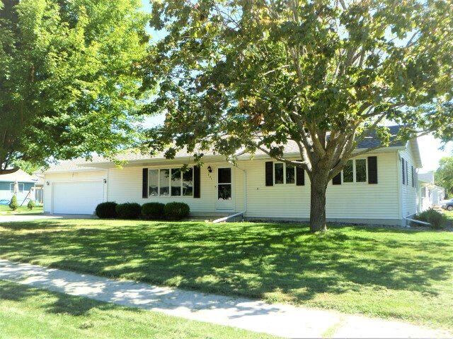 Property Photo:  501 Summer Ave  WI 53963 