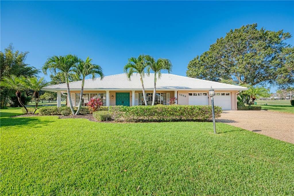 Property Photo: 1025 Kings Court FL 34293