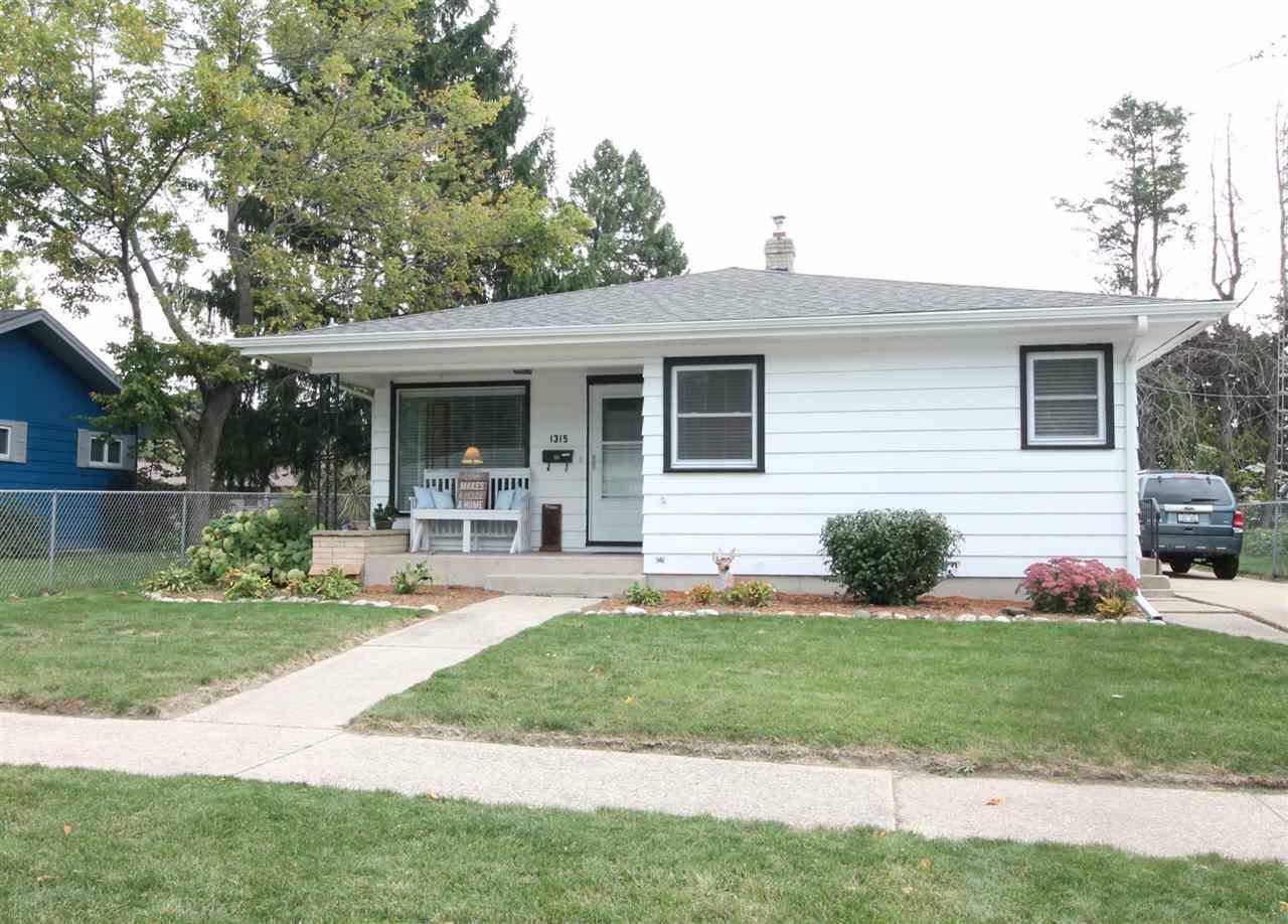 Property Photo:  1315 South Pearl St  WI 53546 