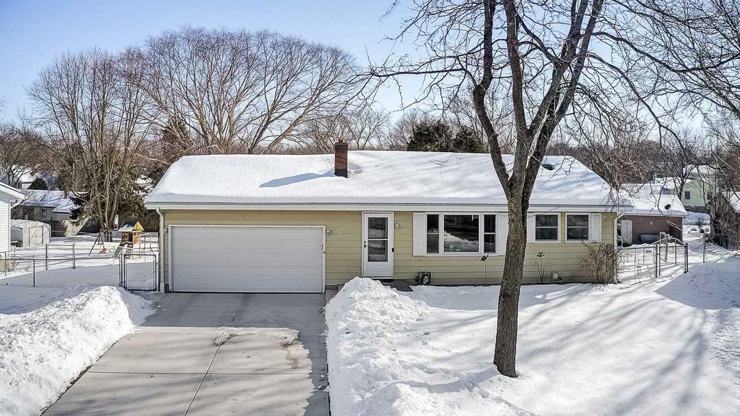 Property Photo:  1431 Jasper Cir  WI 53590 