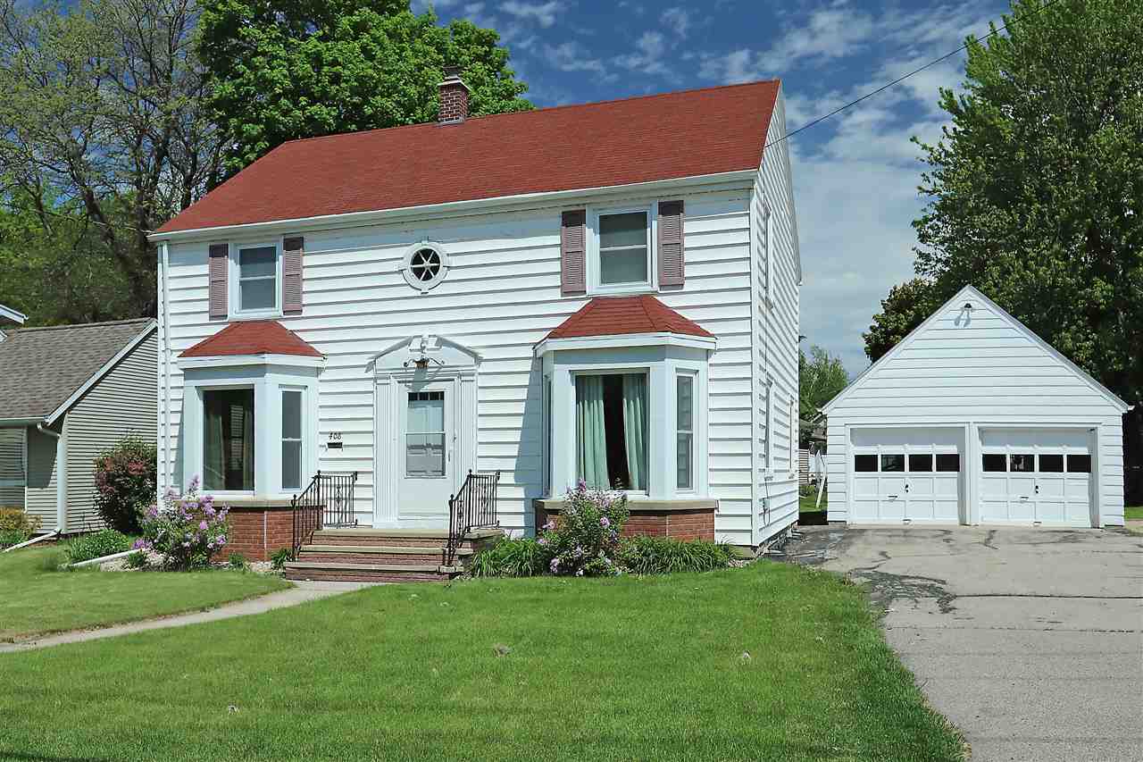 Property Photo:  408 E Main Street  WI 54140-1933 