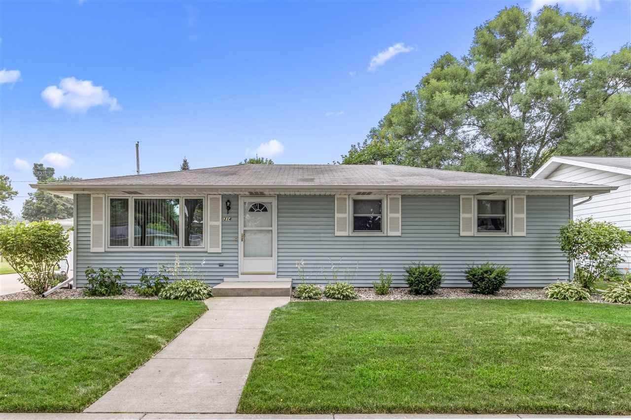 Property Photo:  314 Paul Drive  WI 54136-1222 