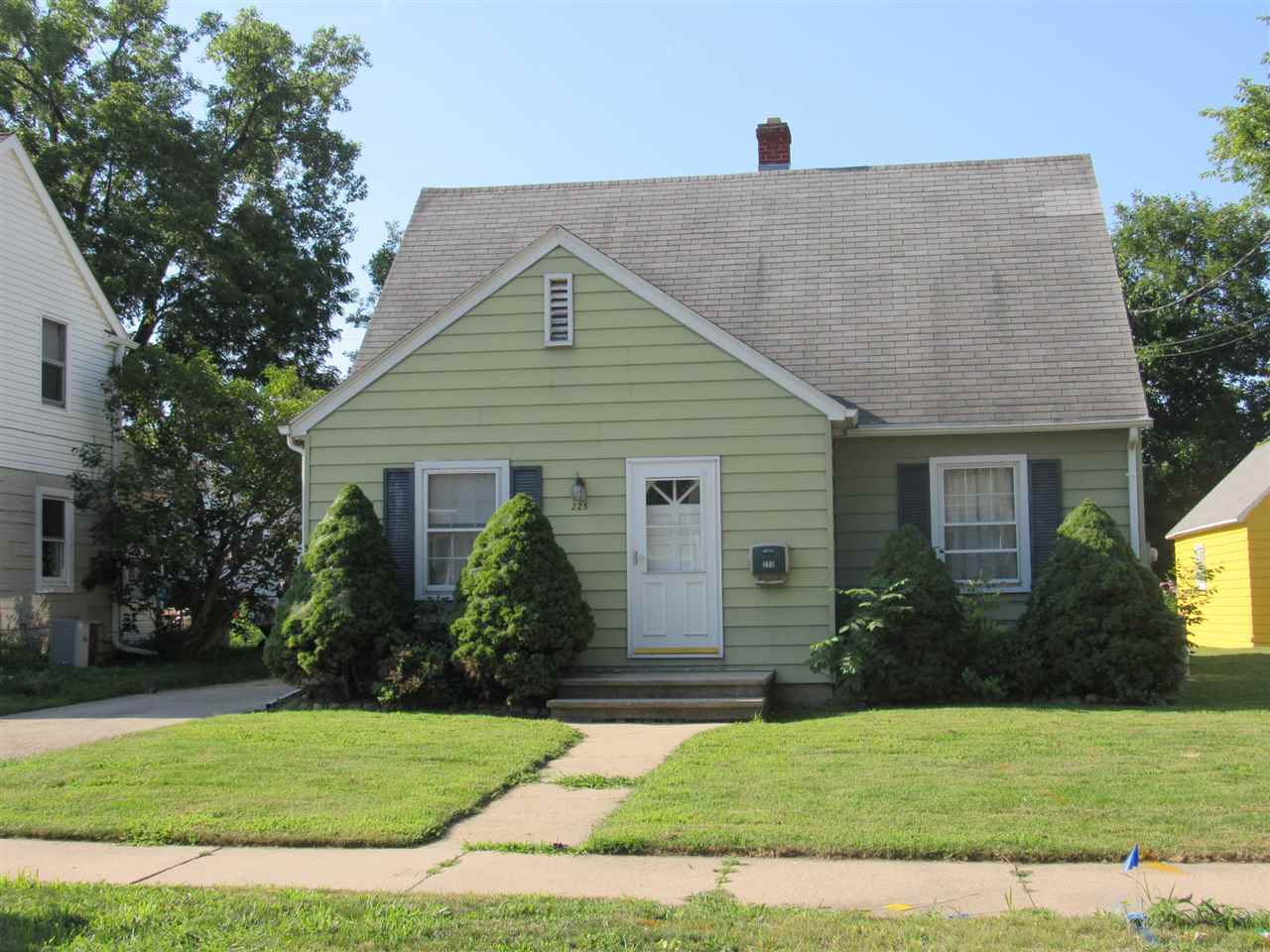 Property Photo:  225 Frederick Street  WI 54952-2223 