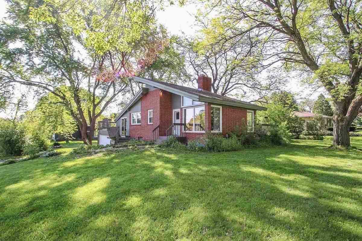 Property Photo:  402 East Netherwood St  WI 53575 