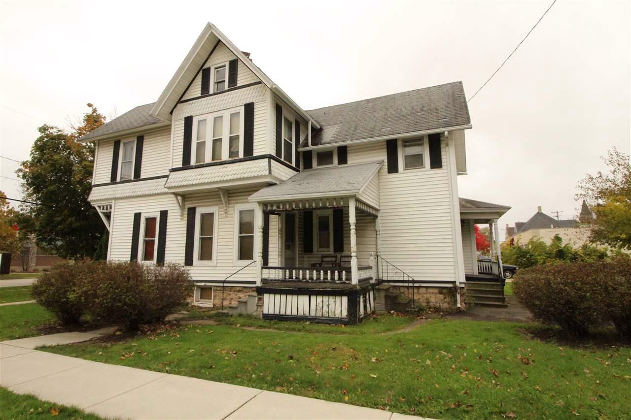 Property Photo:  925 Broad St  WI 53511 