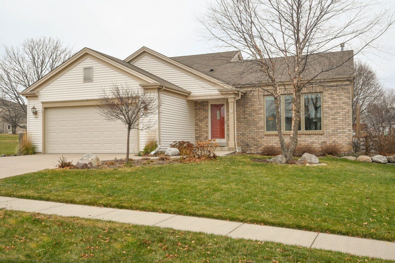 Property Photo:  501 Bridlewood Ln  WI 53094 