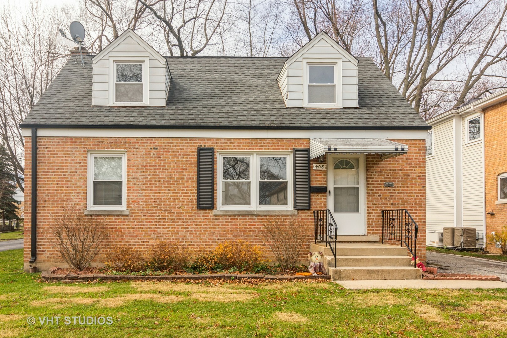 Property Photo: 408 N Maple Street IL 60056