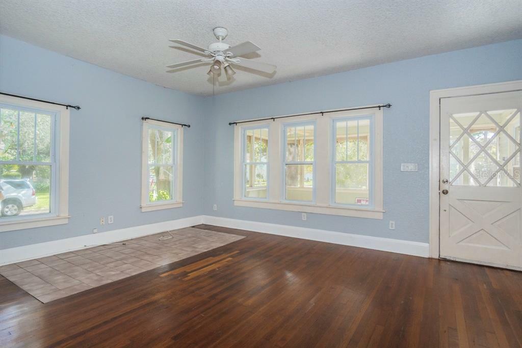 Property Photo:  3401 W Palmira Avenue  FL 33629 