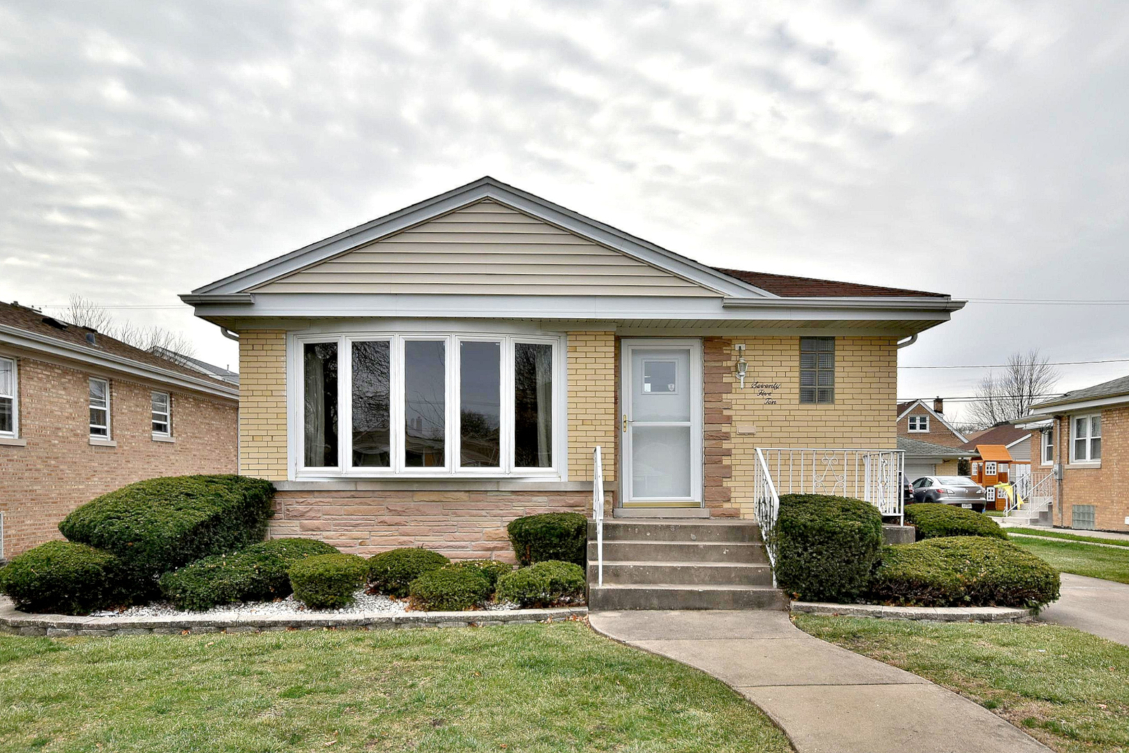 Property Photo:  7510 N Odell Avenue  IL 60631 