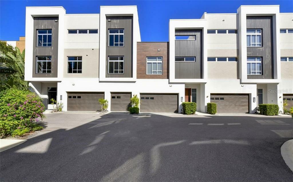 Property Photo: 267 Cosmopolitan Court FL 34236