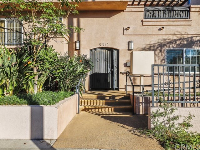 Property Photo: 5312 Denny Avenue 6 CA 91601
