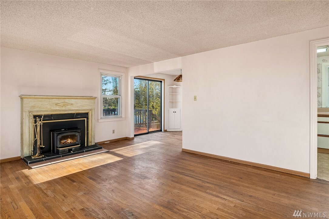 Property Photo: 3239 S 137th St WA 98168