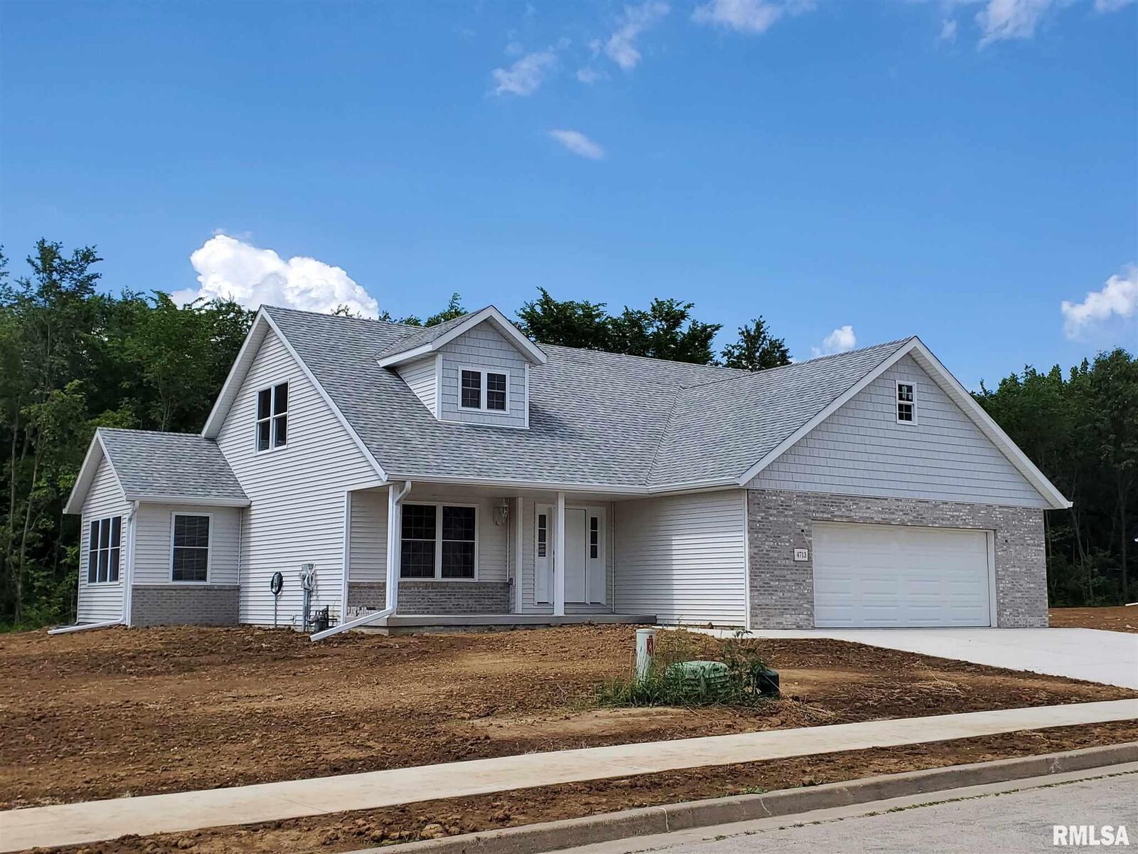 Property Photo: 4713 W Gladstone Place IL 61615